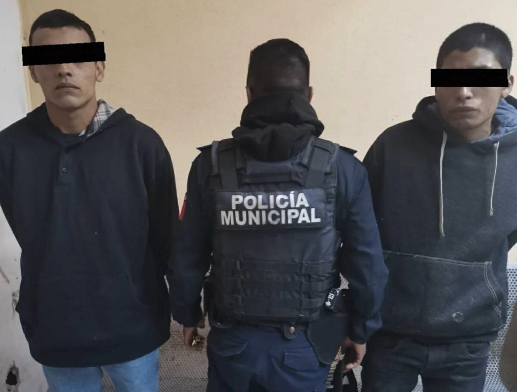 Polic A Municipal Detiene A Dos Sujetos Por Presunto Robo Con Violencia