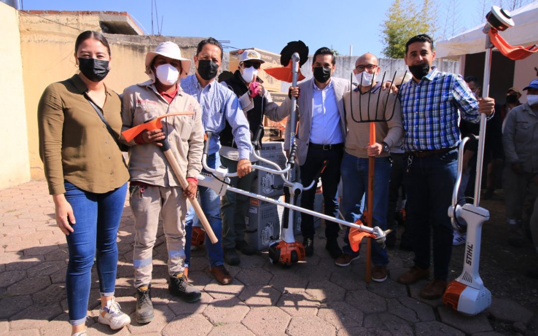 Equipa gobierno de César Prieto a trabajadores de Parques y Jardines y al rastro municipal.