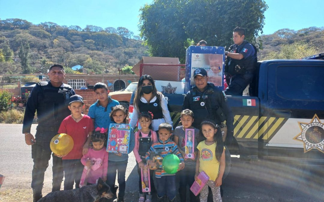 Policías de Salamanca alegraron a niños salmantinos con entrega de juguetes.