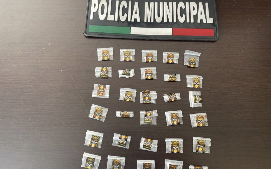 Policías decomisan droga en la Colonia Reforma.