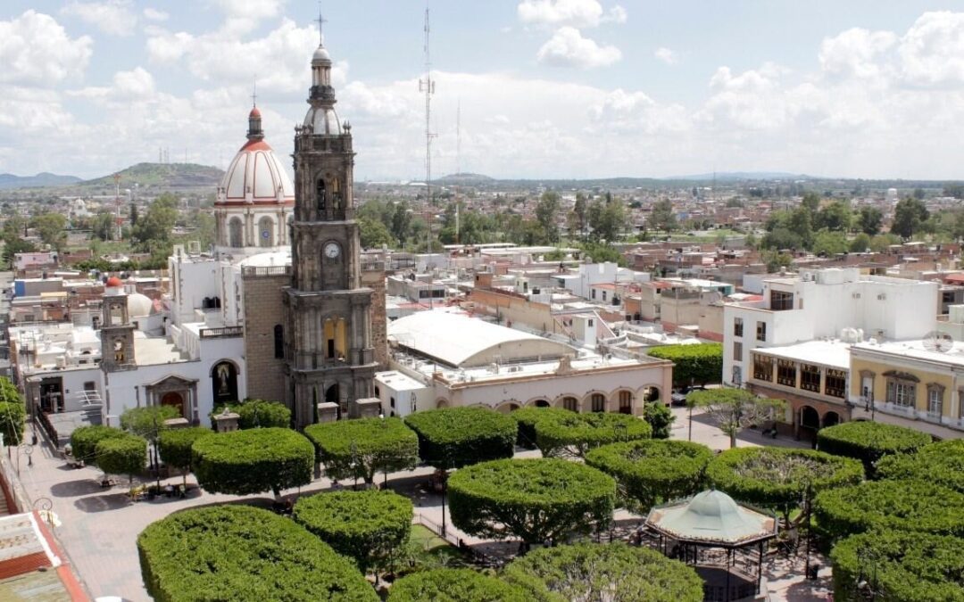 Trabajan empleados de Servicios Públicos para mantener un Salamanca limpio y hermoso.