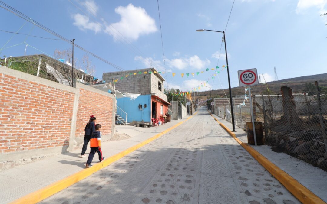 Con recursos de los salmantinos entrega Gobierno Municipal pavimentación en San Rafael de Cerro Gordo.