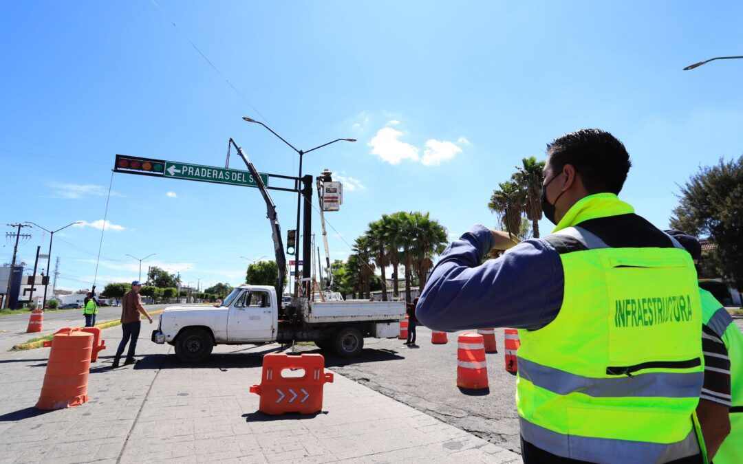 Gobierno de Salamanca rehabilita semáforo en el bulevar Clouthier