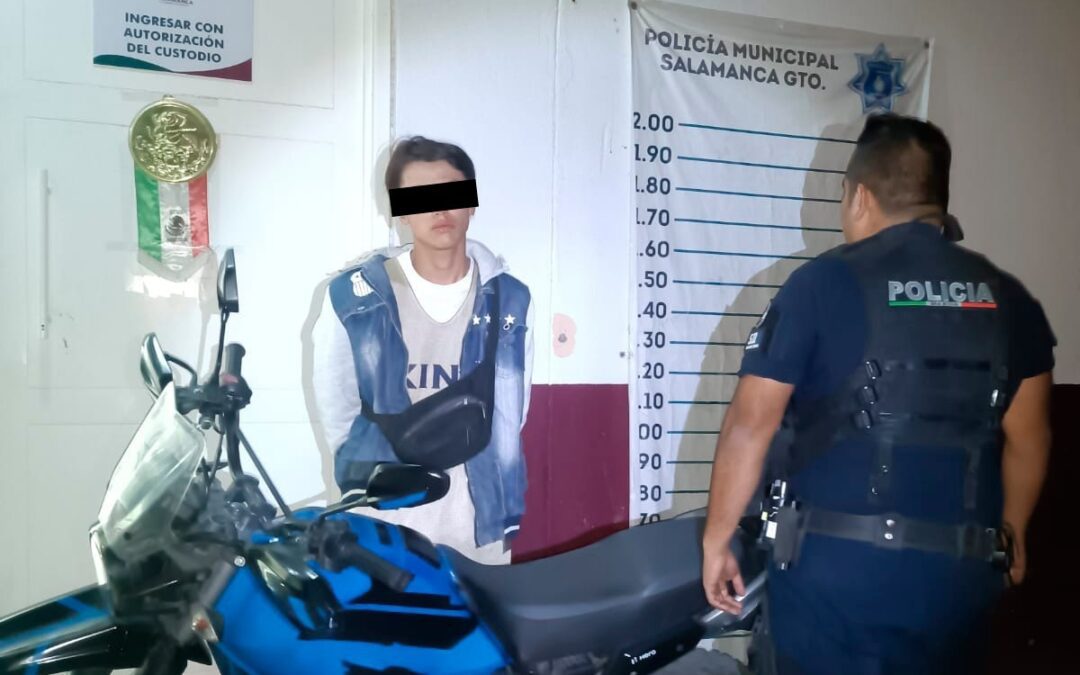 Policía Municipal de Salamanca recupera vehículo con reporte de robo.