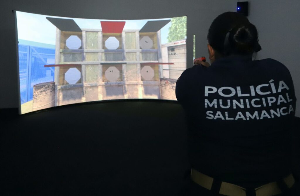 Gobierno de Salamanca implementa Sala de Tiro Virtual para capacitación de policías